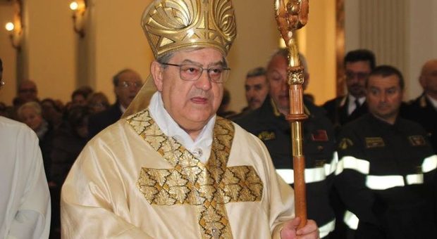 Coronavirus a Napoli, l'appello del cardinale Sepe: il 19 marzo Rosario, drappi e candele accese