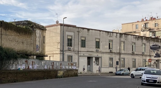 Napoli, alloggio ex custode di Poggioreale occupato dal 2014: diffida ai familiari