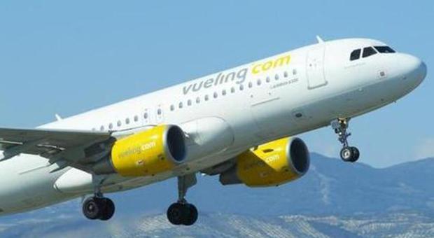Airbus Vueling per Roma in avaria, atterraggio d'emergenza a Genova