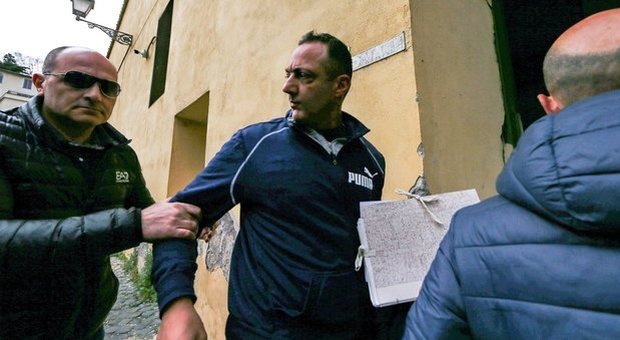 De Vito arrestato: «Chiarirò tutto, sono sereno». Il gip: «Corruzione ai vertici Comune»
