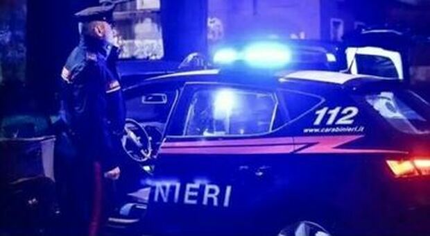 Festa abusiva in un capannone sui Colli, blitz dei carabinieri: trovati 13 giovani, ma erano molti di più