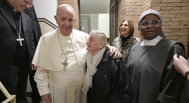 Da hotel di lusso a rifugio per i poveri il “regalo” di Bergoglio agli ultimi