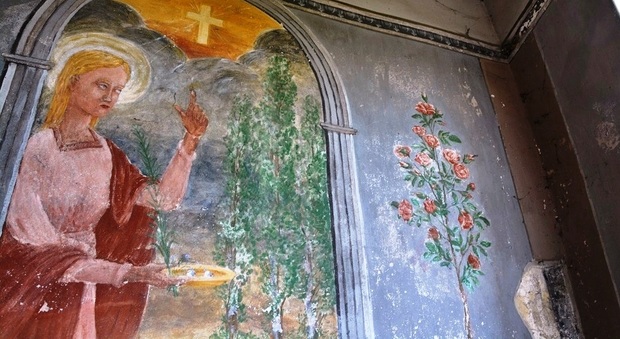 Un affresco di Santa Lucia in una cappella privata ad Aiello