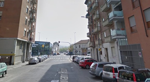 Testa incastrata tra il letto e il mobile, muore bimba di sei mesi a Torino: era a casa della nonna