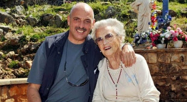 Paolo Brosio, il ricordo della madre Anna: «Da piccolo mi cazziava sempre»