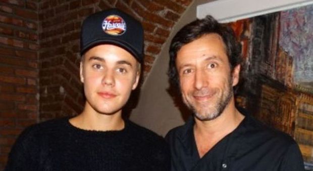Justin Bieber a Roma viene "preso per la gola" a Trastevere