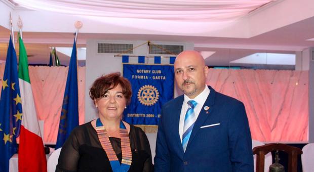 Rosanna Purificato e Alberto Pensiero nuovo e vecchio presidente del Rotary Club Formia-Gaeta