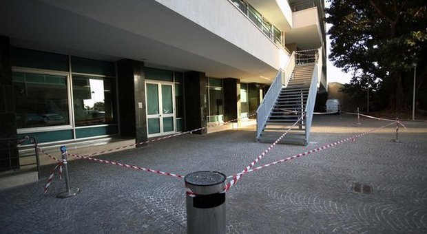 Napoli. Cadono calcinacci, ferito studente nel cortile dell'Università