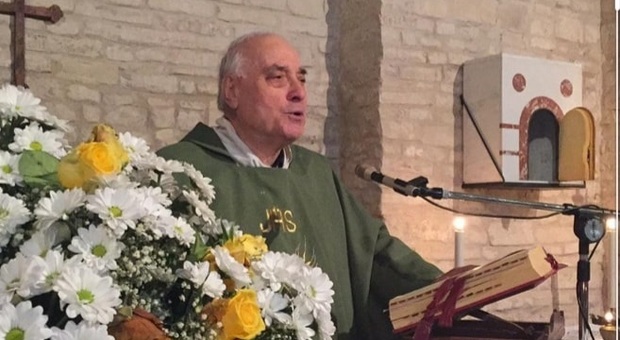 Montelabbate, paese in lutto per don Zenaldo, morto alla vigilia del compleanno: è stato parroco per 60 anni (Foto Vivere Pesaro)