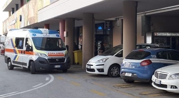 Senigallia, va in overdose nel bagno della stazione: salvato in extremis
