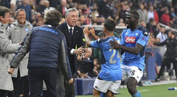 Insigne allontana tutte le critiche: abbraccio con Ancelotti dopo il gol