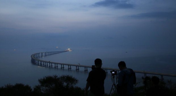 Cina, ecco il ponte sul mare più lungo del mondo