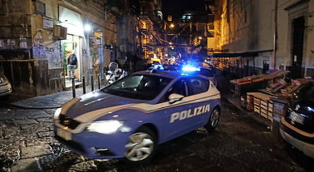 Napoli, controlli interforze a Chiaia: negozi sanzionati e mezzi sequestrati