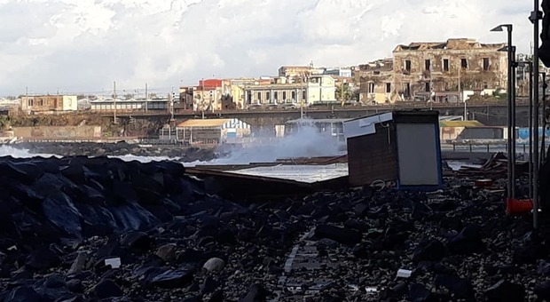 Chiuso il Porto-Scala: lavori urgenti, i waterfront devastato dalla tempesta