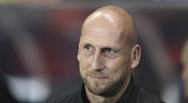 Feyenoord, Stam si dimette dopo la sconfitta per 4-0 con l'Ajax