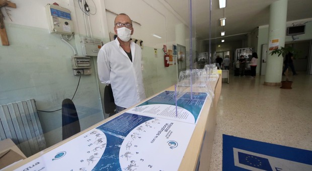 Riapertura scuole in Campania, nuovo screening di massa: in arrivo 350 mila test antigenici