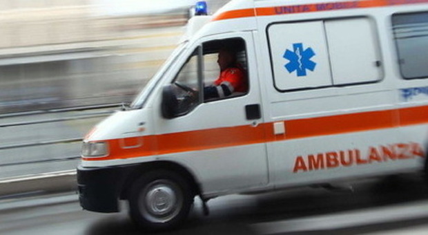Varese, pensionata muore travolta da un tir mentre attraversava la strada