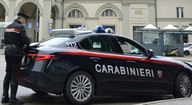 Auto sospetta scappa contromano: Perugia, inseguimento da film alla stazione
