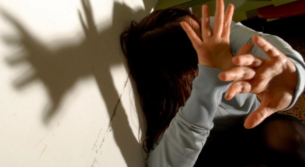 Si conoscono su Facebook: 15enne muore dopo essere stata drogata e violentata