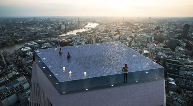 A nuoto tra due grattacieli: l'incredibile piscina in costruzione a Londra
