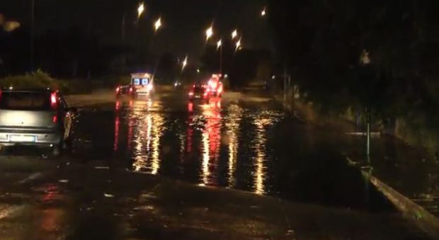 Maltempo, anche a Palermo bomba d'acqua allaga città | Video