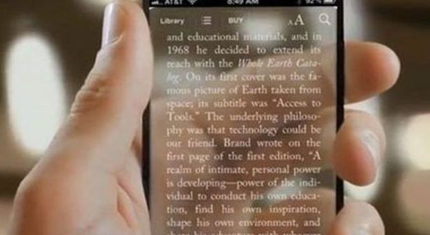 Apple progetta l'interfaccia trasparente per camminare e scrivere contemporaneamente