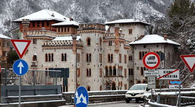 Il castello Bortoluzzi sequestrato a Ponte nelle Alpi (Bl)