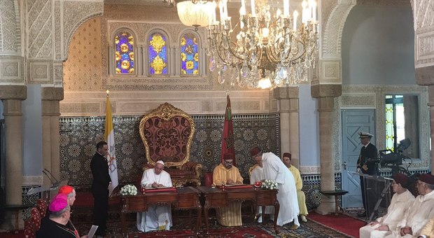 Papa Francesco e il re del Marocco firmano un accordo: «No a Gerusalemme capitale di Israele»