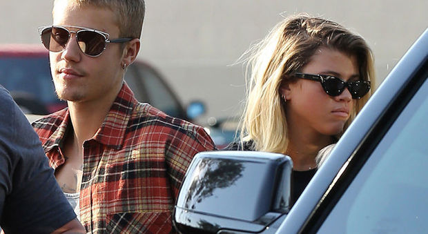 Justin Bieber e Sofia Richie (da tmz.com)