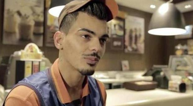 Ex detenuto ora lavora da McDonald's: "Basta c...ate, ora ho una busta paga"