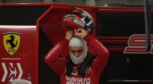 Ferrari show in Bahrain: prima pole di Leclerc, Vettel secondo