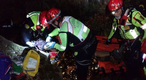 Alpinista morto in Toscana. Scivolano durante l'arrampicata: quattro escursionisti recuperati sull'Appennino