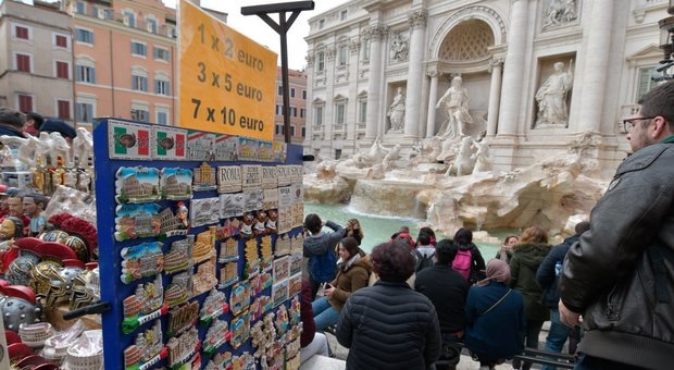Souvenir, un business da 700 milioni: sul podio delle vendite Roma, Napoli e Milano