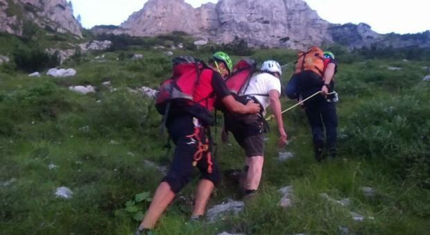 Ottantenne bloccato su un pendio in Val del Pruche: salvato grazie a un fischietto