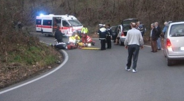 Roma, romeno ubriaco travolge un motorino: ​feriti gravemente due ragazzini di 15 e 16 anni
