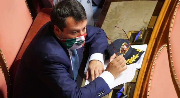 Open Arms, Salvini a processo: in Senato sì all'autorizzazione a procedere Il leader della Lega: «Avanti a testa alta»