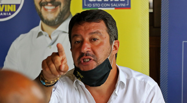 Regionali in Campania, Salvini: «Si cambia e De Luca non riderà più»