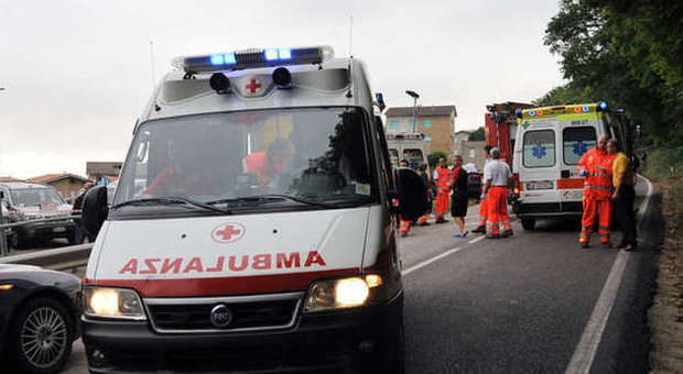 Osimo, scontro tra un'auto e una moto Centauro di 34 anni finisce all'ospedale