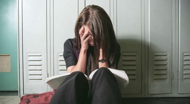 Bari choc, bidello molestava alunne di 10 anni: le bimbe chiuse in un ripostiglio