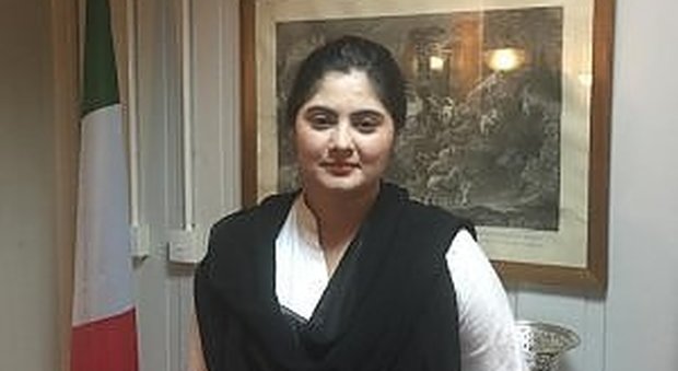 Prigioniera della famiglia in Pakistan per sposarsi, liberata dalla Farnesina: Menoona torna a casa