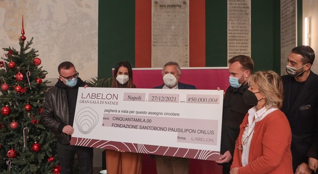 Gigi D'Alessio testimonial della donazione di 50mila euro per curare i più piccoli
