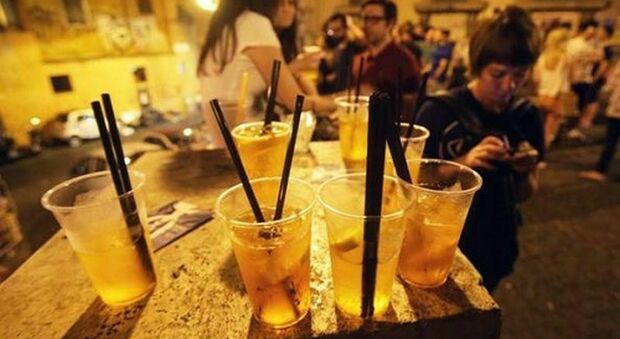 Stretta anti-alcol, il Comune di Roma proroga fino al 2 ottobre il blocco della vendita dalle 22