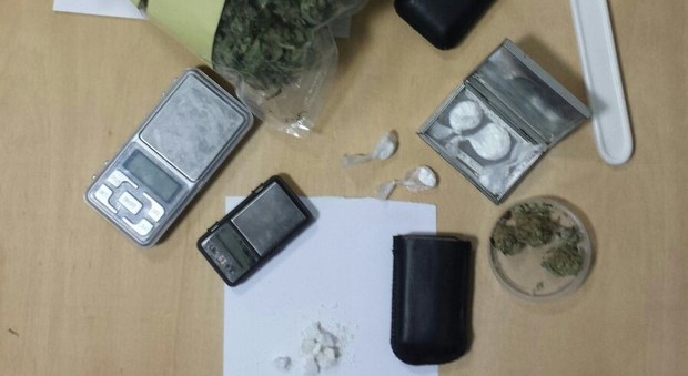 Mezzo chilo di droga nascosta in casa: arrestato uno spacciatore