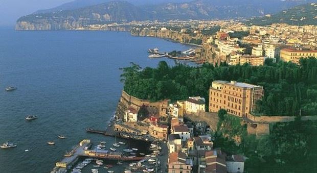 Choc a Sorrento, pirati napoletani minacciano equipaggio di uno yacht e rubano tender da 90mila euro