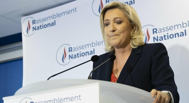 Marine Le Pen crolla nei sondaggi per l'Eliseo (e Zemmour continua a rubarle consensi a destra)