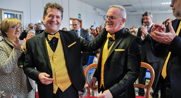 Pasquale e Vittorio si dicono "sì" dopo 35 anni davanti a 300 invitati