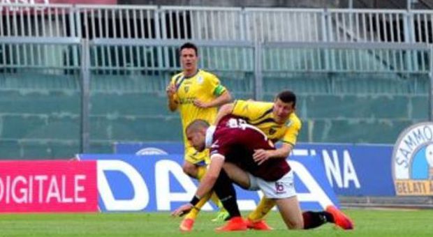 Calcio, il Frosinone sfiora l'impresa: a Livorno è 0-0
