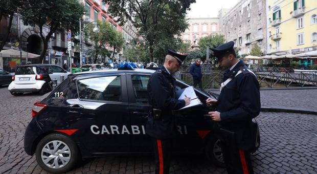 Movida violenta a Napoli, due giovani accoltellati nella notte a piazza Bellini: uno è grave