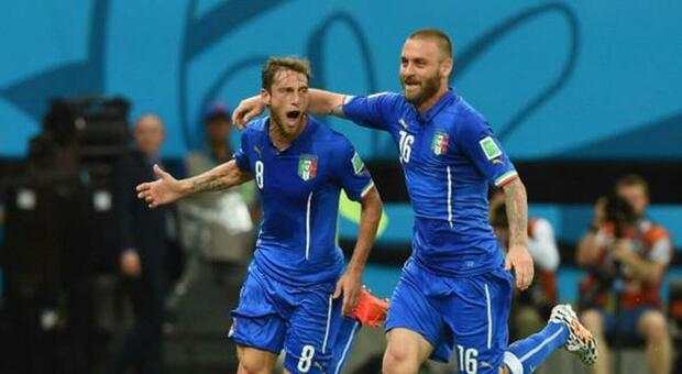 MANAUS, BRAZIL - JUNE 14: Claudio Marchisio of Italy (L) celebrates scoring his team's first goal with Daniele De Rossi during the 2014 FIFA World Cup Brazil Group D match between England and Italy at Arena Amazonia on June 14, 2014 in Manaus,...