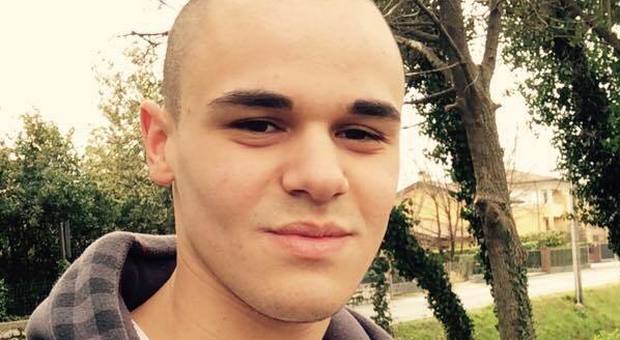 Tragico frontale: Vittorio è morto a 20 anni, studiava all'Università